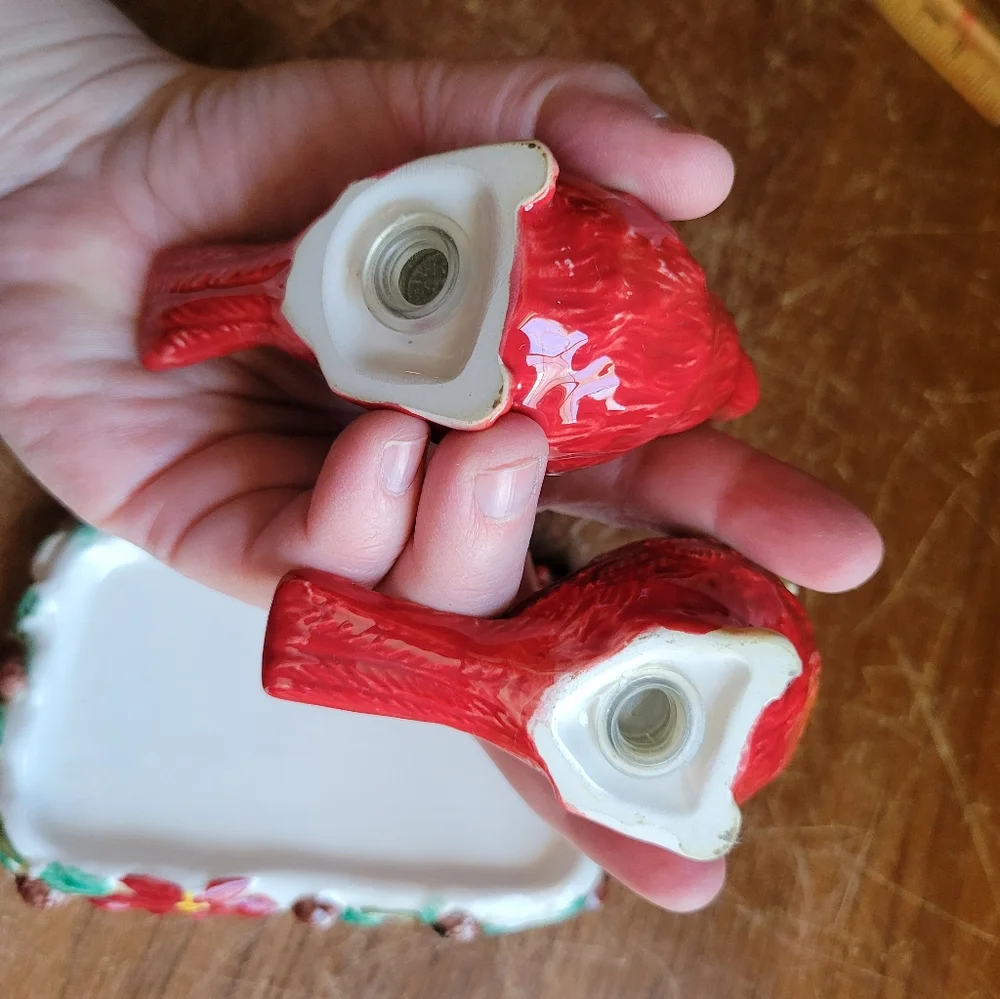 Ganz Cardinals on Tray Salt & Pepper S&P Christmas Pair Holly Pointsetta W/ Plug